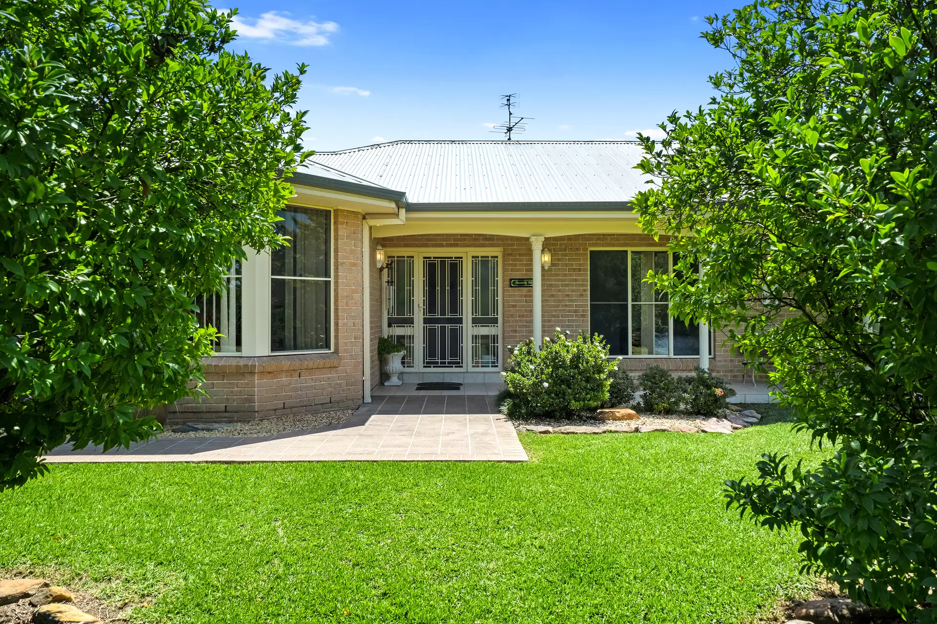 433 East Kurrajong Road, East Kurrajong For Sale by Cutcliffe Properties - image 1