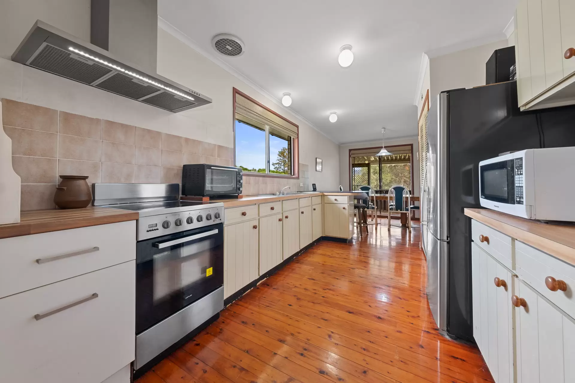 194-200 West Wilchard Road, Castlereagh Sold by Cutcliffe Properties - image 1