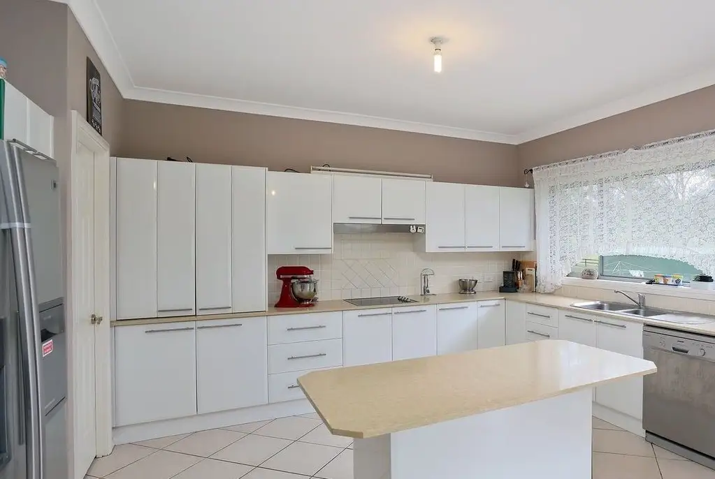 22 Hession Road, Oakville Sold by Cutcliffe Properties - image 9