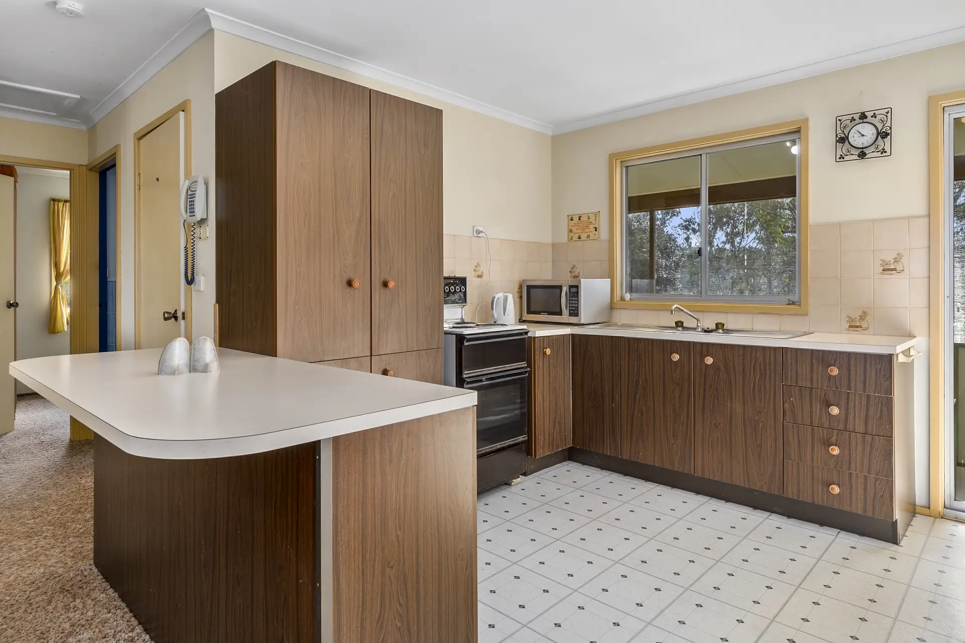 Putty Sold by Cutcliffe Properties - image 1