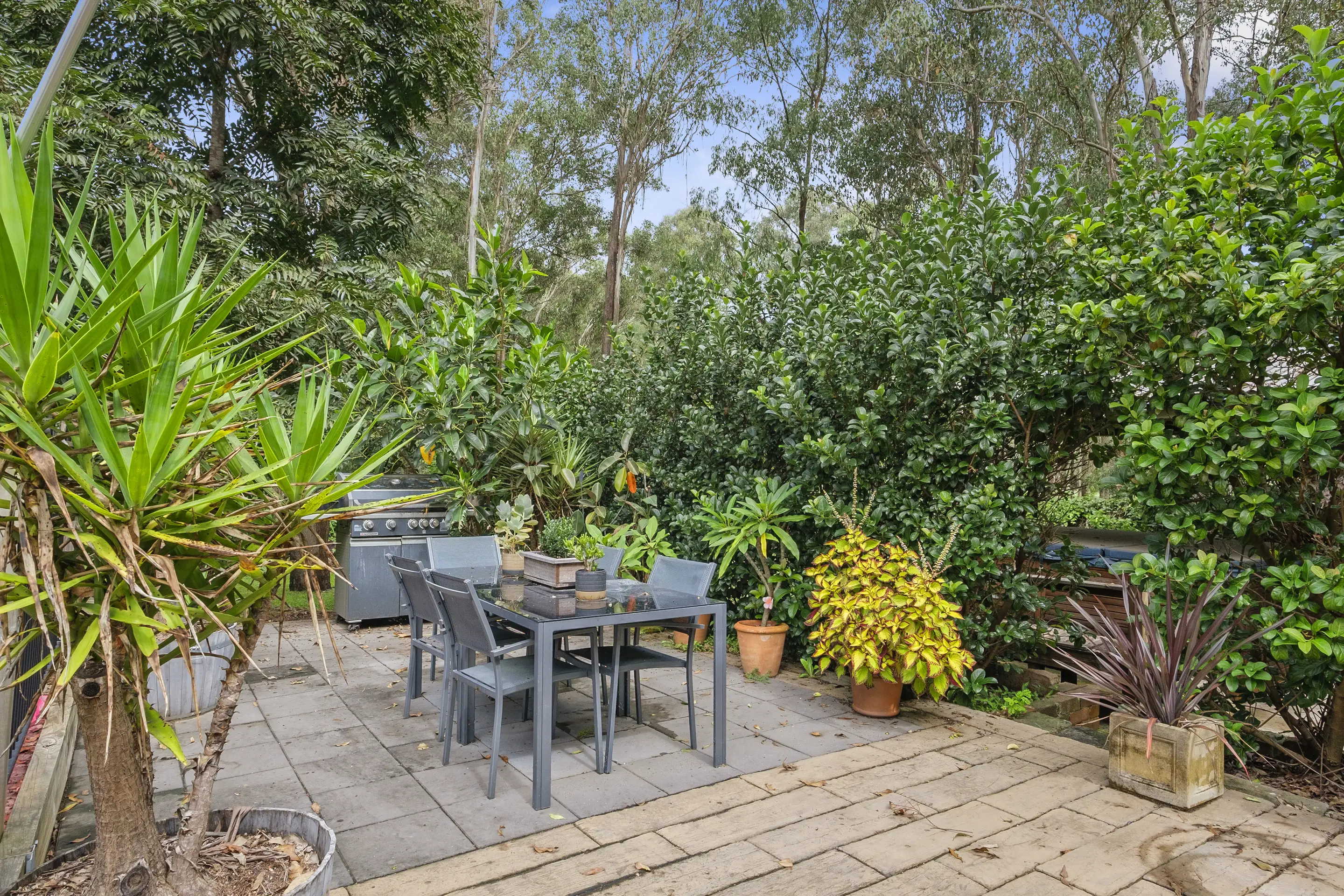 162 Glenidol Road, Oakville Sold by Cutcliffe Properties - image 3