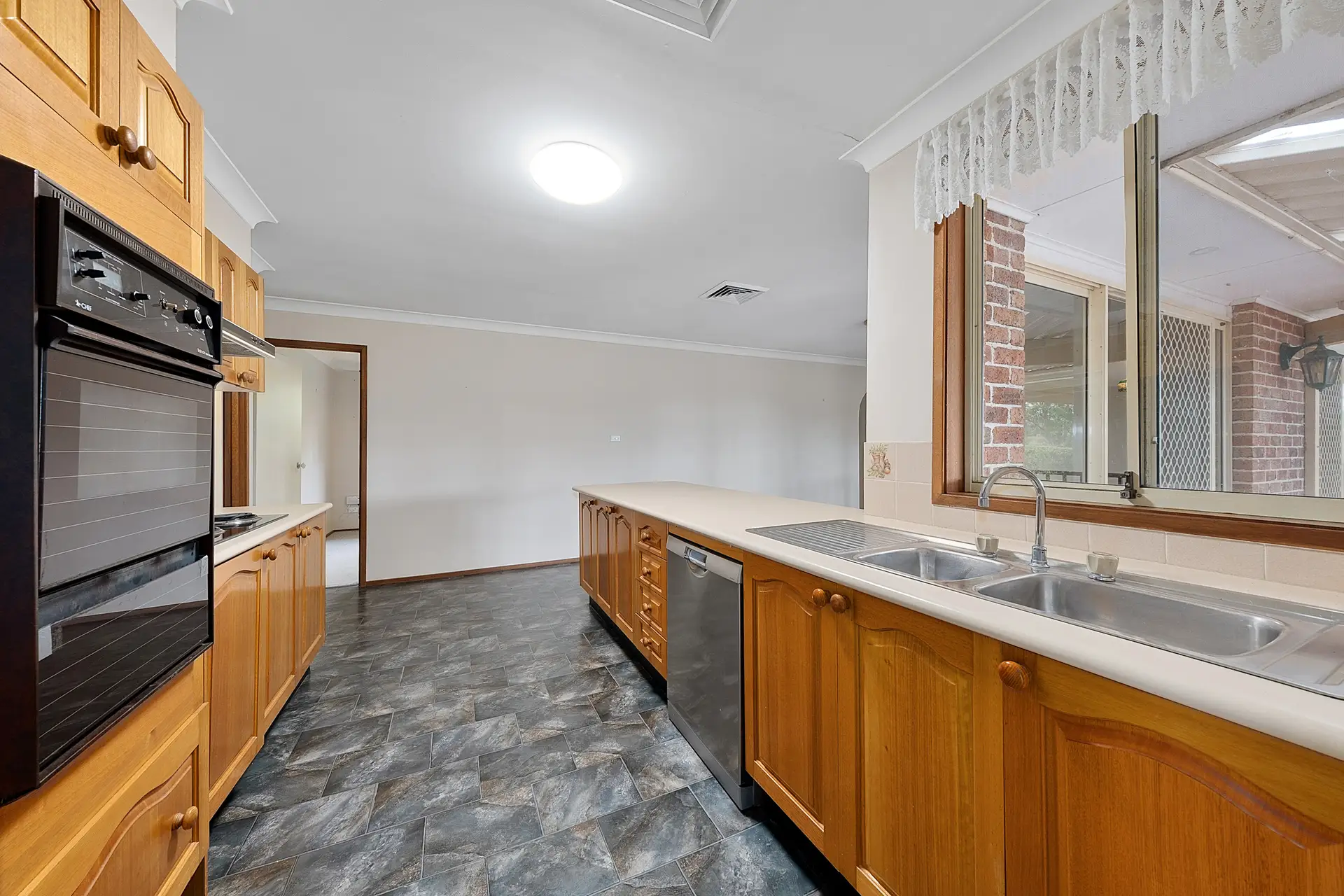 158 Boundary Road, Oakville Sold by Cutcliffe Properties - image 1