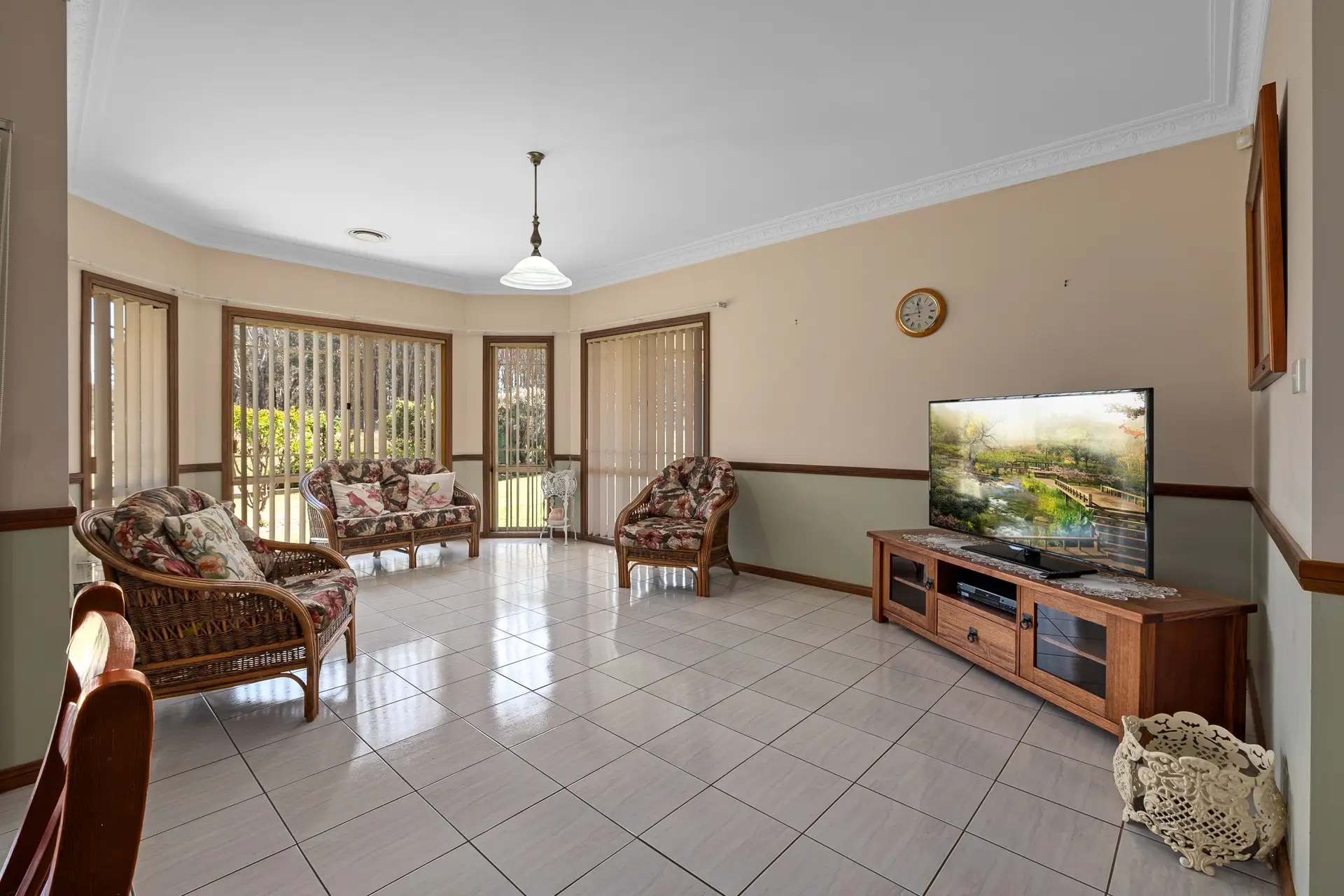 132-142 Third Avenue, Llandilo Sold by Cutcliffe Properties - image 1