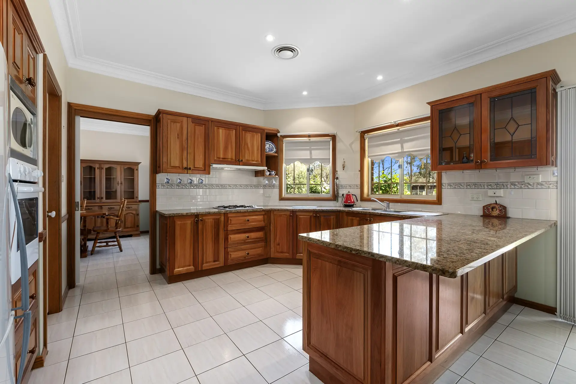 132-142 Third Avenue, Llandilo Sold by Cutcliffe Properties - image 1
