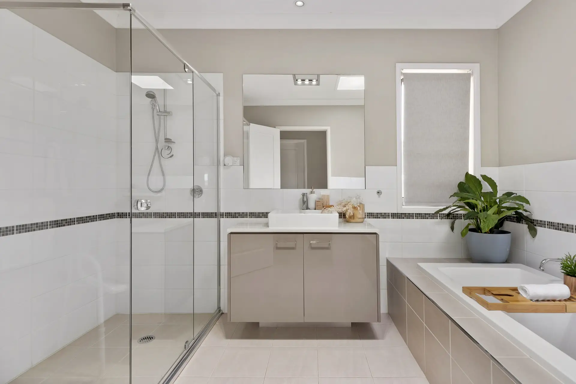 1004-1008 Castlereagh Road, Castlereagh Sold by Cutcliffe Properties - image 1