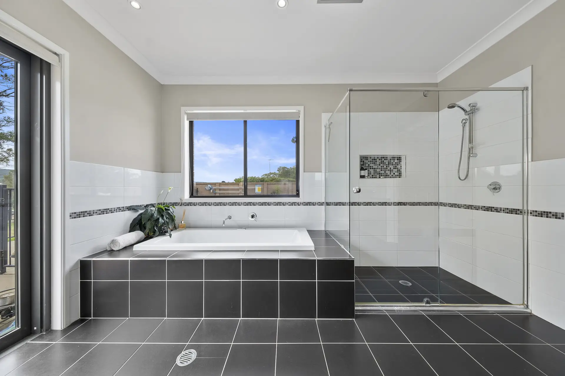 1004-1008 Castlereagh Road, Castlereagh Sold by Cutcliffe Properties - image 1