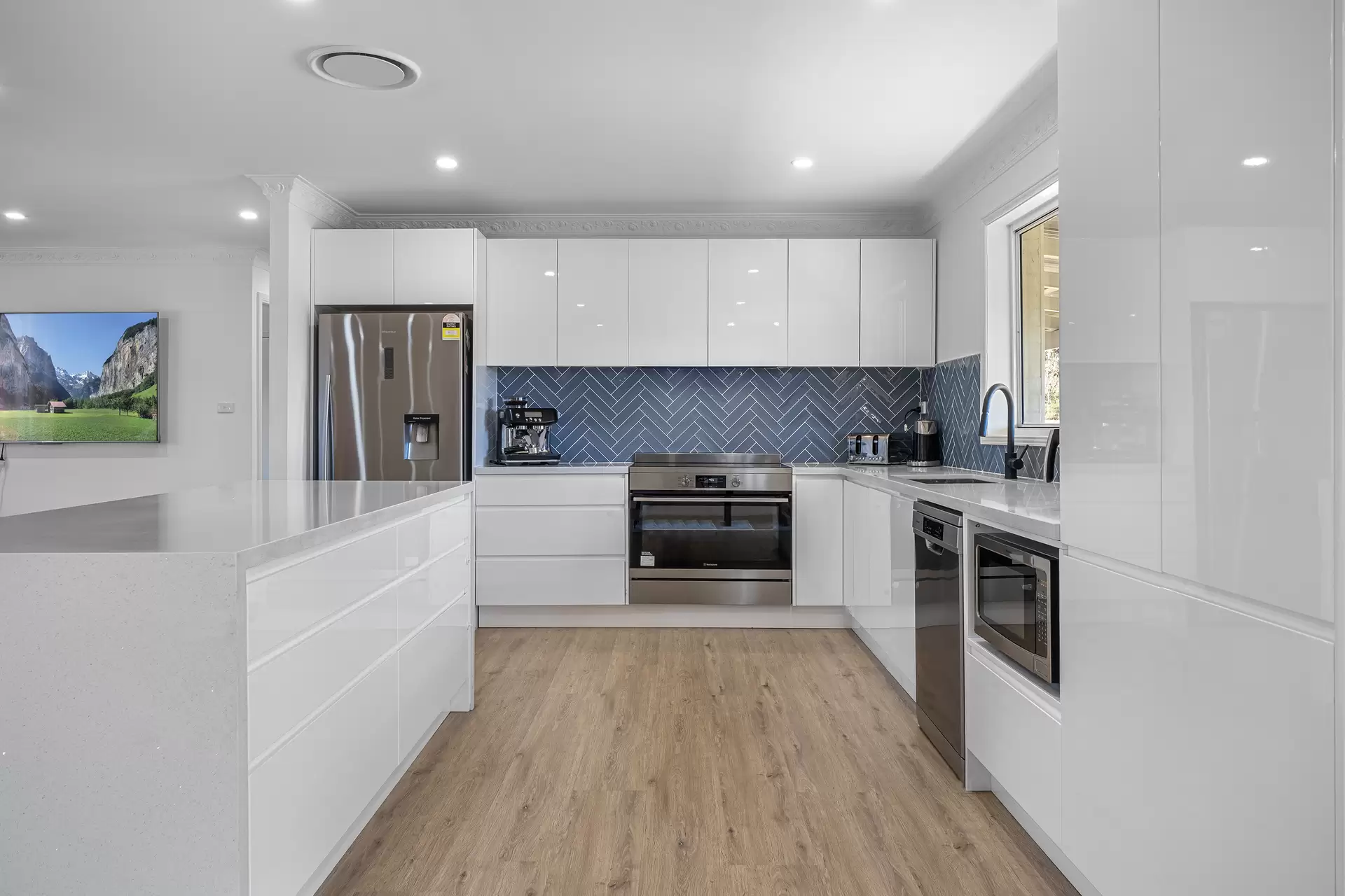 382-390 Darling Causeway, Bell Sold by Cutcliffe Properties - image 1