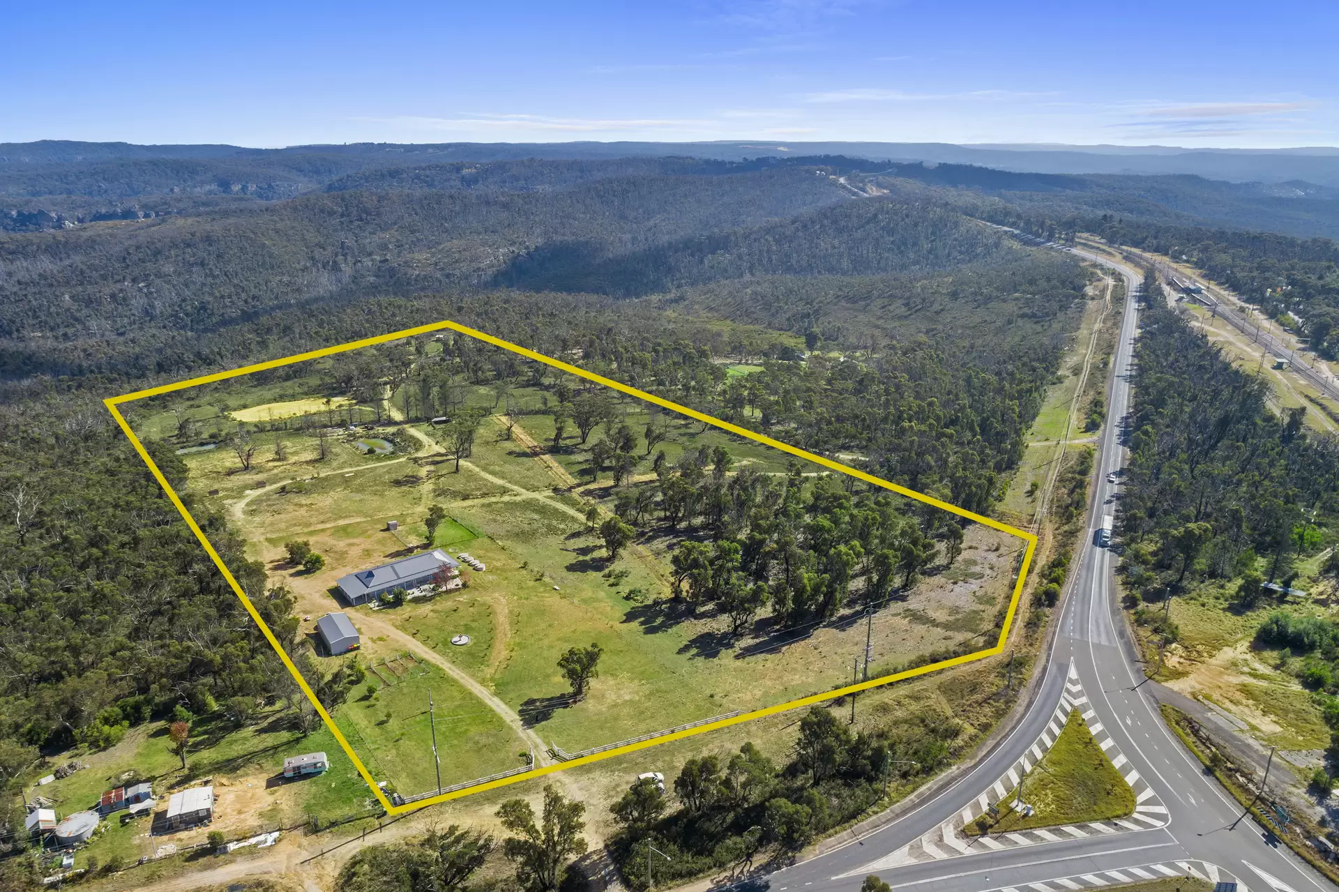 382-390 Darling Causeway, Bell Sold by Cutcliffe Properties - image 1