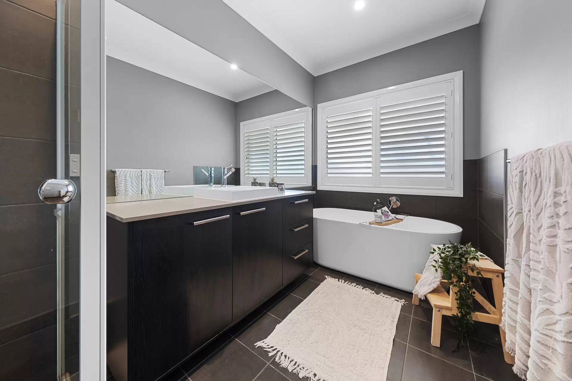 287-293 Reynolds Road, Londonderry Sold by Cutcliffe Properties - image 1