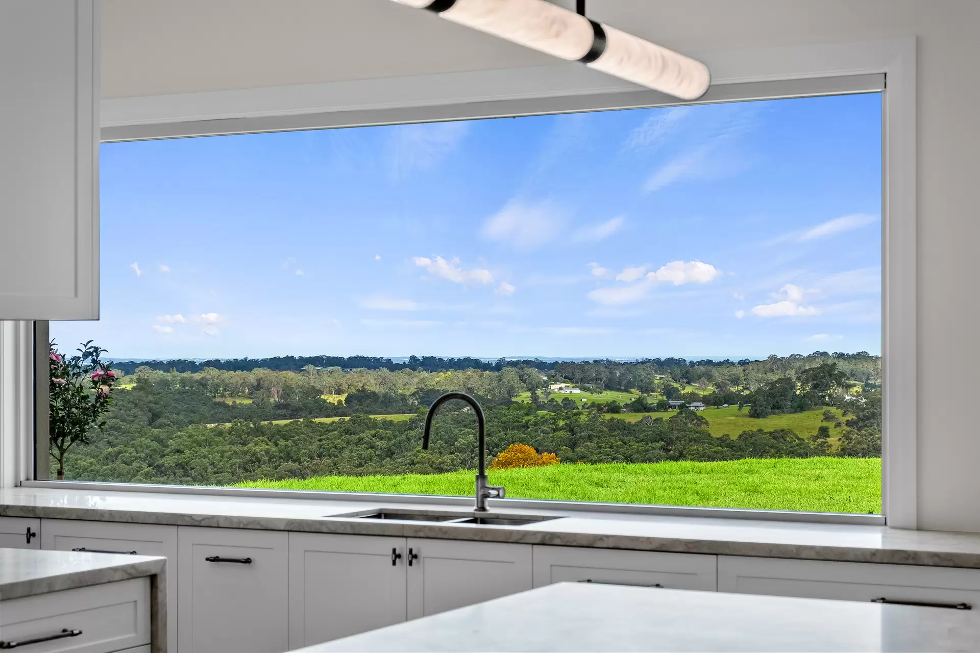 208 East Kurrajong Road, East Kurrajong Sold by Cutcliffe Properties - image 1