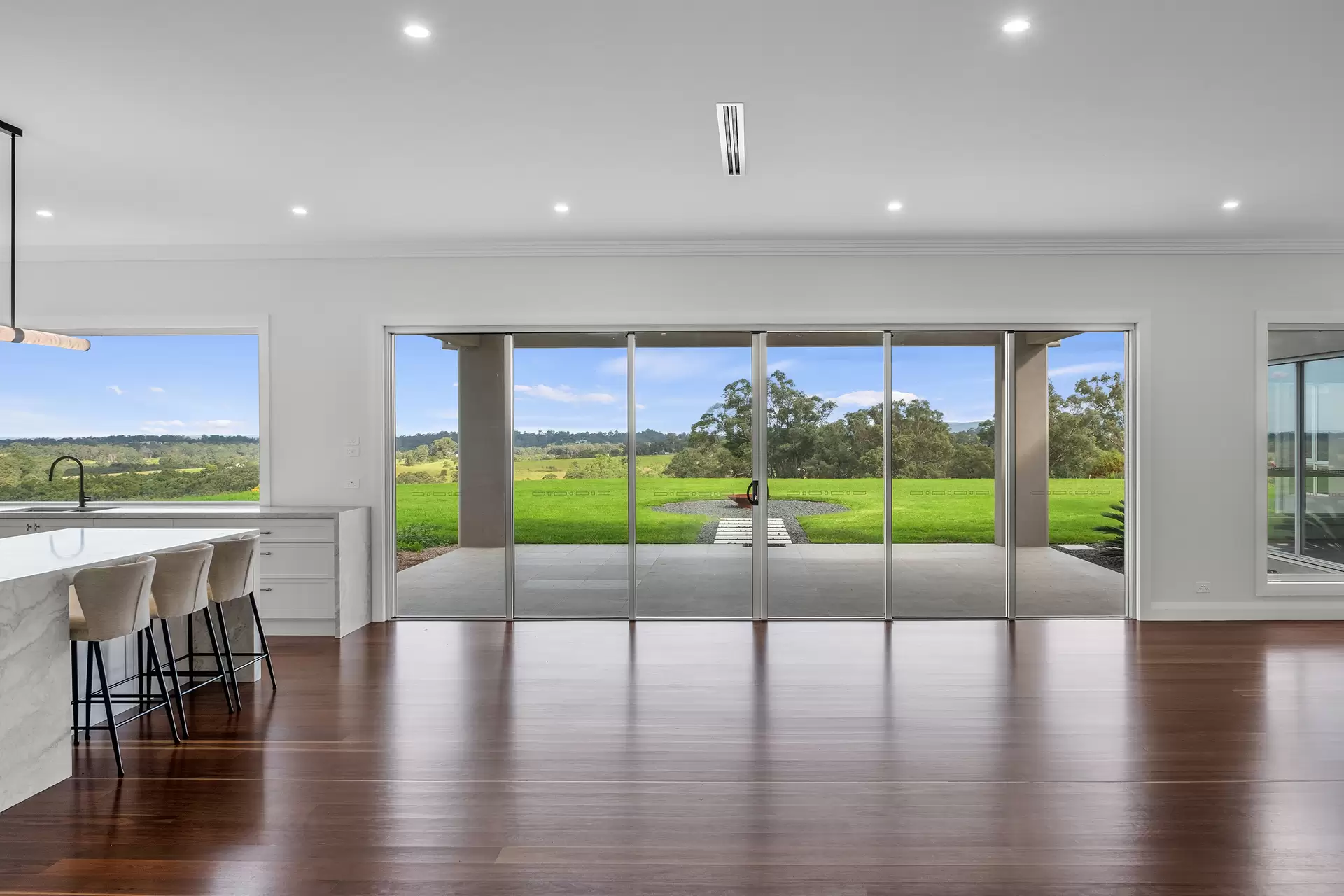 208 East Kurrajong Road, East Kurrajong Sold by Cutcliffe Properties - image 1
