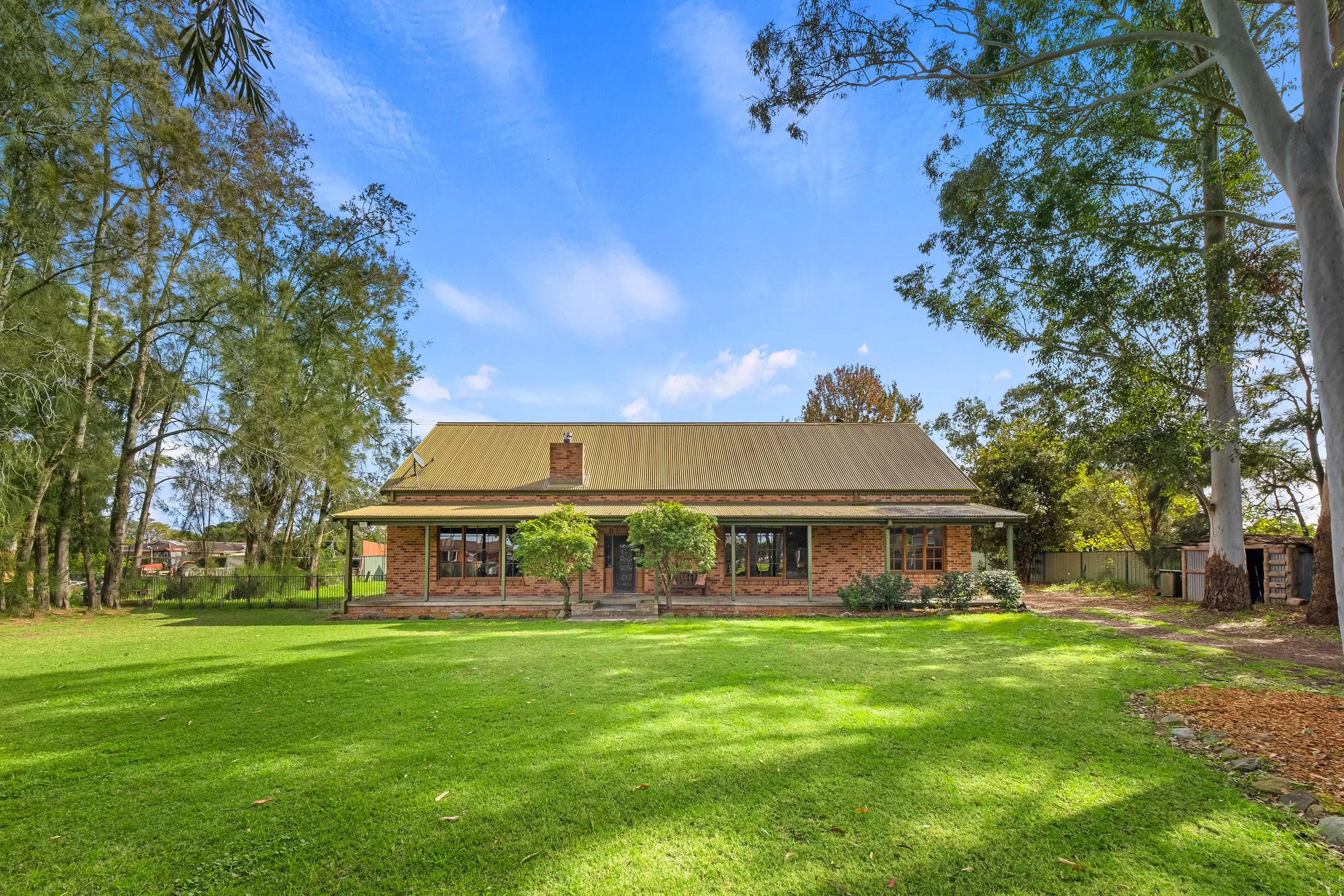 13 Hawkesbury Street