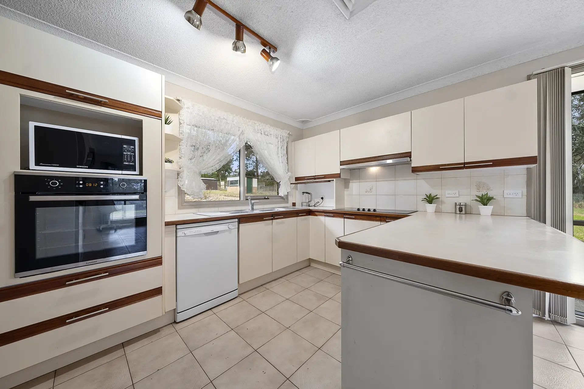 380 Eighth Avenue, Shanes Park Sold by Cutcliffe Properties - image 1