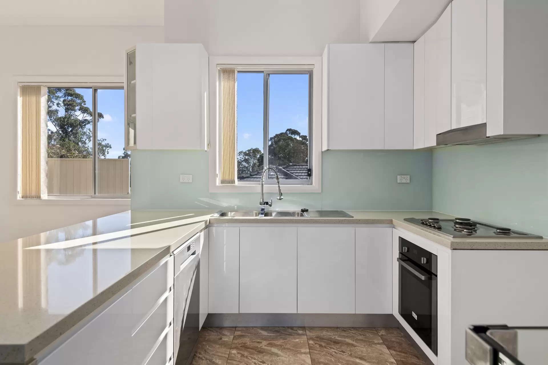 3/7a Garthowen Crescent, Castle Hill For Lease by Cutcliffe Properties - image 1