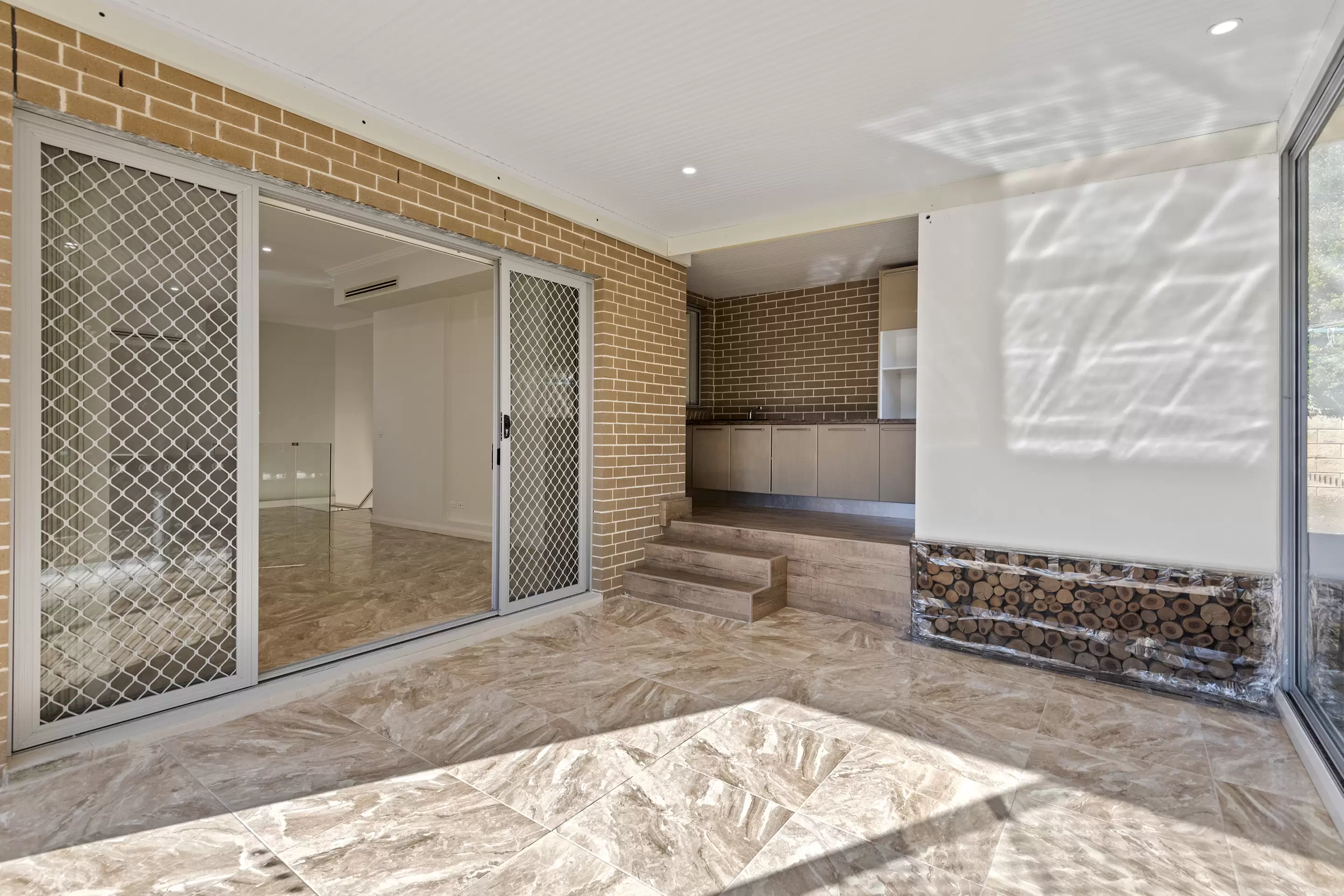 3/7a Garthowen Crescent, Castle Hill For Lease by Cutcliffe Properties - image 2