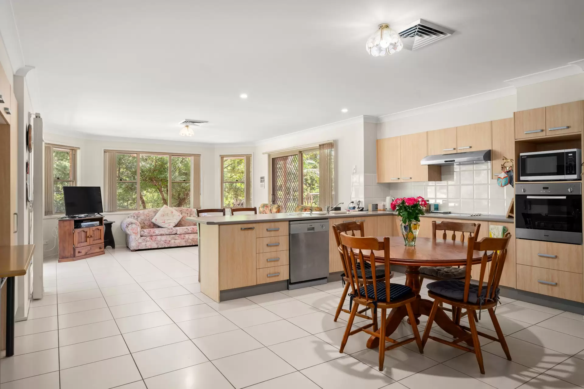 8 Wildthorn Avenue, Dural Sold by Cutcliffe Properties - image 1