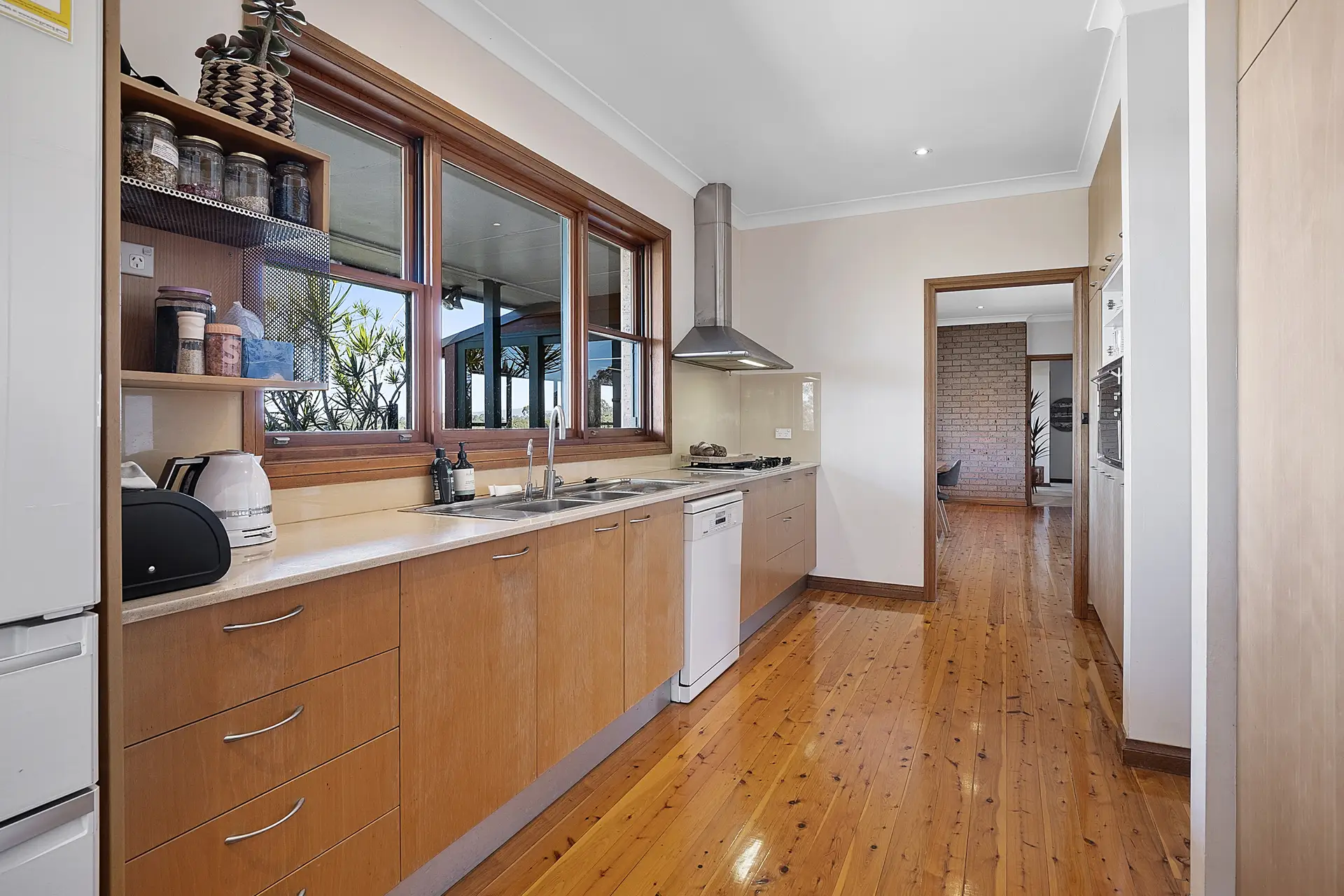 166 East Kurrajong Road, East Kurrajong Sold by Cutcliffe Properties - image 1