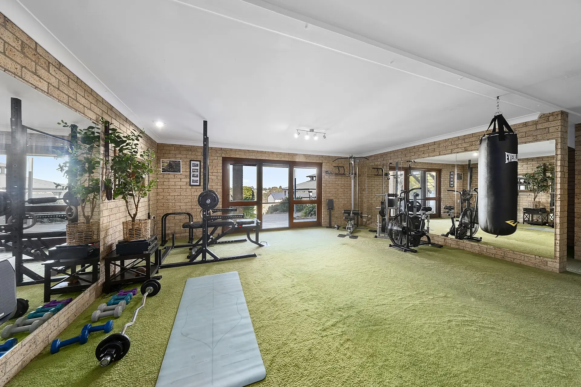 166 East Kurrajong Road, East Kurrajong Sold by Cutcliffe Properties - image 1