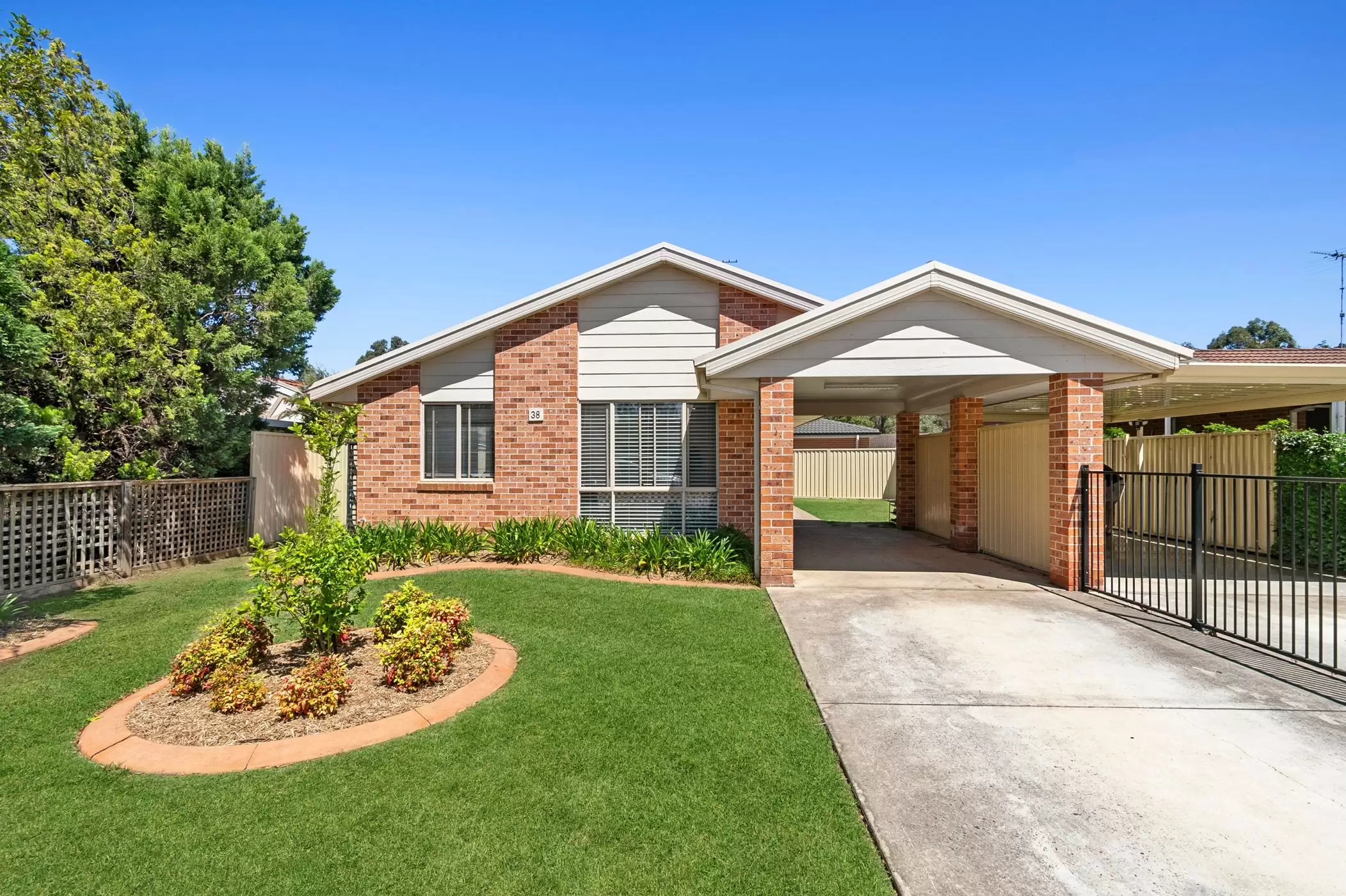38 & 38A Bounty Crescent, Bligh Park Sold by Cutcliffe Properties - image 1