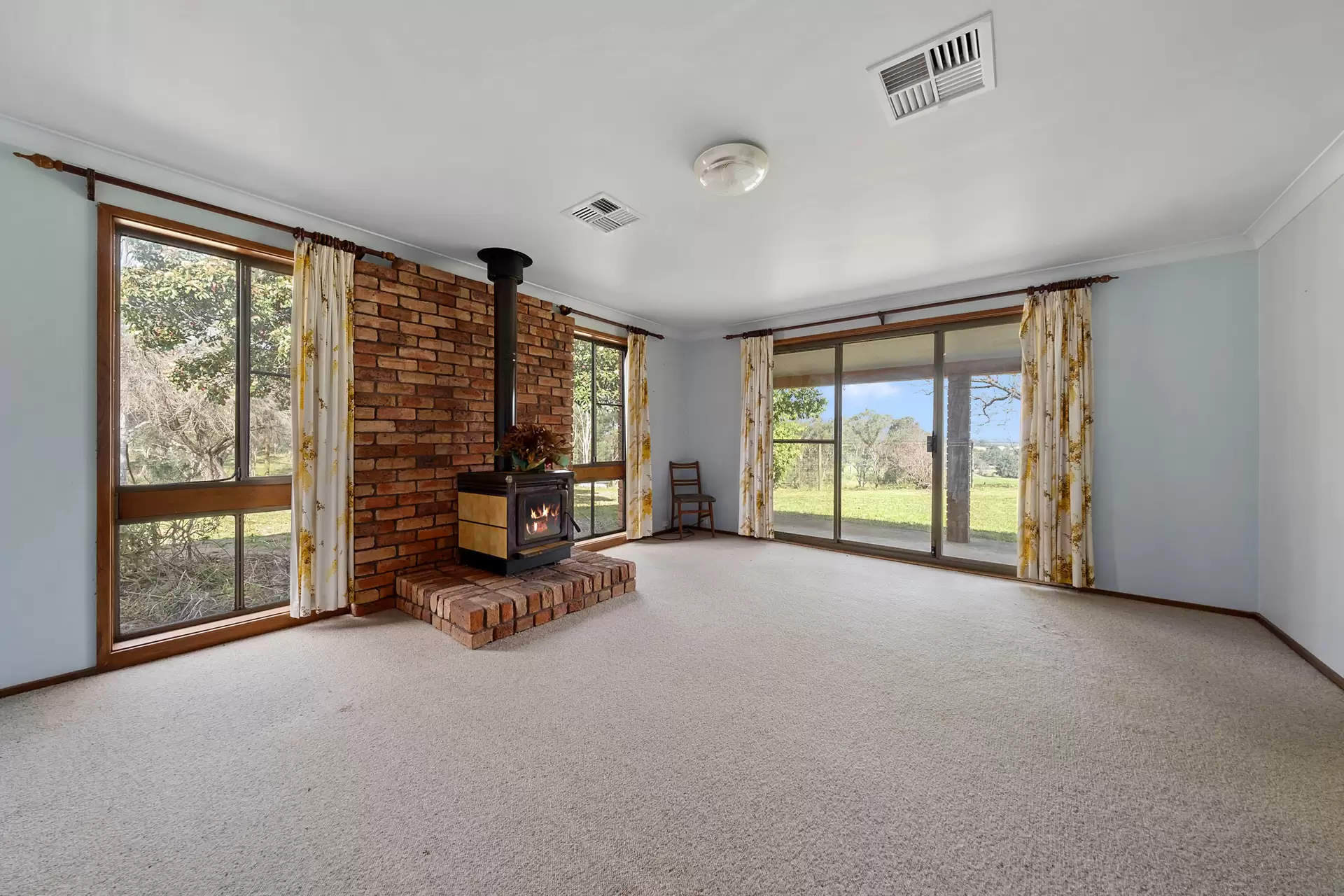 1300 Greendale Road, Wallacia Sold by Cutcliffe Properties - image 1